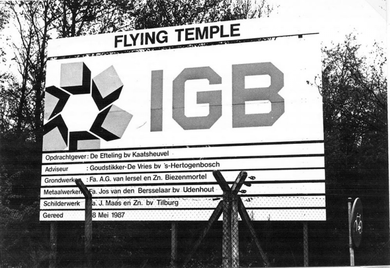 Bestand:Flyingtemplebord.jpg