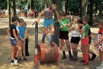 Uitsnede uit <a href="/lemma/Bestand:Speeltuinrolton.jpg" title="Bestand:Speeltuinrolton.jpg">Bestand:Speeltuinrolton.jpg</a>