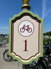 <a href="/lemma/Fietsenstalling" title="Fietsenstalling">Fietsenstalling</a> op P2, juni 2026