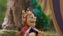 <a href="/lemma/Klein_Duimpje_(Sprookjesboom)" title="Klein Duimpje (Sprookjesboom)">Klein Duimpje (Sprookjesboom)</a> als muppet in <a href="/lemma/Sprookjesboom_Show_(televisieserie)" title="Sprookjesboom Show (televisieserie)">Sprookjesboom Show (televisieserie)</a>