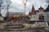 Bouw van de Magische Stadspoort en <a href="/lemma/Raveleijn" title="Raveleijn">Raveleijn</a> in maart <a href="/lemma/2010" title="2010">2010</a>