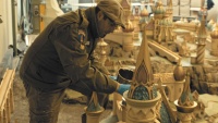 <a href="/lemma/Diego_Terroba" title="Diego Terroba">Diego Terroba</a> werkt aan het diorama voor <a href="/lemma/Symbolica" title="Symbolica">Symbolica</a>.