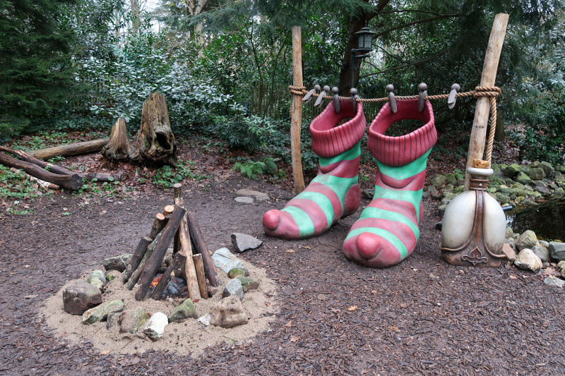 Bestand:Winter Efteling 2023-2024 Reuzensokken.jpg