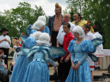 De cast van de Suske en Wiske-musical tijdens het themaweekeind in mei 2003, met flink wat Efteling-elfjes - Foto: Léon Weeterings