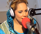 <a href="/lemma/Marjolein_Monsieurs" title="Marjolein Monsieurs">Marjolein Monsieurs</a> als <a href="/lemma/DJ_Fee" title="DJ Fee">DJ Fee</a>