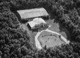 <a href="/lemma/Rolschaatsbaan" title="Rolschaatsbaan">Rolschaatsbaan</a> achter <a href="/lemma/Carrouselpaleis" title="Carrouselpaleis">Carrouselpaleis</a>, na <a href="/lemma/1960" title="1960">1960</a> gezien de aanwezigheid van vrouwenfiguur op de <a href="/lemma/Stoomcarrousel" title="Stoomcarrousel">Stoomcarrousel</a>.