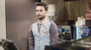 <a href="/lemma/Domien_Verschuuren" title="Domien Verschuuren">Domien Verschuuren</a> is voor even terug op zijn oude werkplek bij de <a href="/lemma/Kleyne_Klaroen" title="Kleyne Klaroen">Kleyne Klaroen</a> in 2017