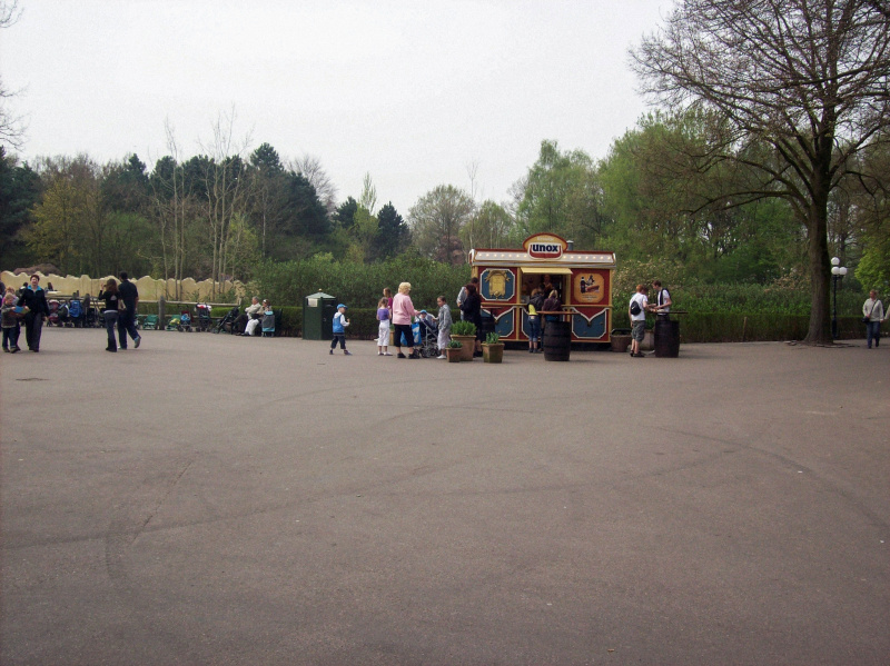 Bestand:Piranaplein-unoxkar-april2009.jpg