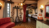 <a href="/lemma/Wolf_en_de_Zeven_Geitjes-suite" title="Wolf en de Zeven Geitjes-suite">Wolf en de Zeven Geitjes-suite</a> in het <a href="/lemma/Efteling_Hotel" title="Efteling Hotel">Efteling Hotel</a>