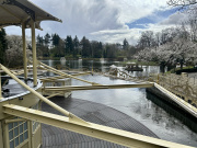 Overkapping <a href="/lemma/Gondoletta" title="Gondoletta">Gondoletta</a> met ingebouwd uitrolbaar schaduwdoek