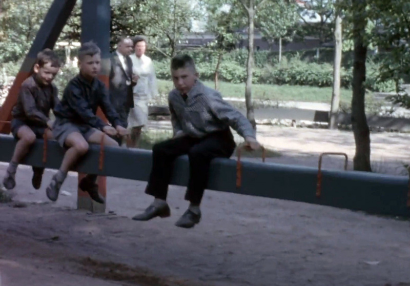 Bestand:Familieschommel1962.jpg