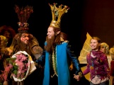 Jorge Verkroost als Furius, Rein Kolpa als <a href="/lemma/Koning_Oberon" title="Koning Oberon">Koning Oberon</a> en Vajen van den Bosch als Lila in <a href="/lemma/Droomvlucht_de_Musical" title="Droomvlucht de Musical">Droomvlucht de Musical</a>