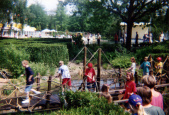 <a href="/lemma/Avonturen_Doolhof" title="Avonturen Doolhof">Avonturen Doolhof</a> vanuit het doolhof de vijver gezien, <span class="redlink">1996</span>
