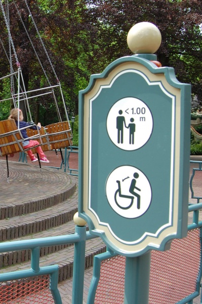 Bestand:AIB Zweefmolen.jpg
