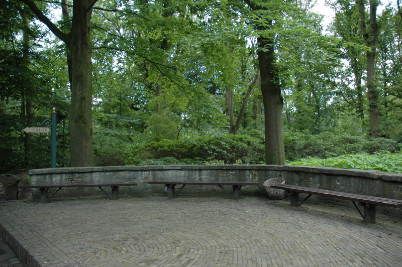 Bestand:Spookslotplein-zitje.jpg