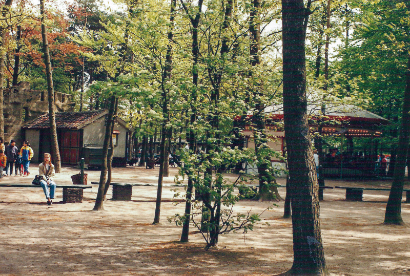 Bestand:Speeltuinvlindermolengekroondeeend1989.jpg