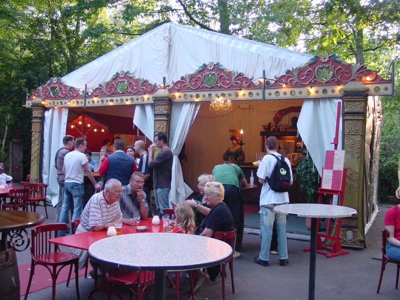 Bestand:Zomeravond hamburgertent 2004.JPG