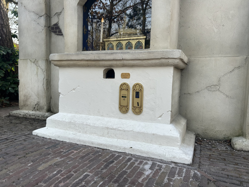Bestand:Pinnenbijeend.jpeg