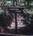 <a href="/lemma/Wegwijzer" title="Wegwijzer">Wegwijzer</a> wijzend naar de <a href="/lemma/De_Vliegende_Fakir" title="De Vliegende Fakir">De Vliegende Fakir</a> in <a href="/lemma/1974" title="1974">1974</a>