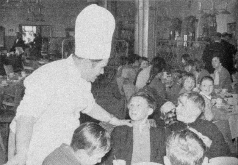 Bestand:Poolsekinderen-caferestaurant-1961.jpg