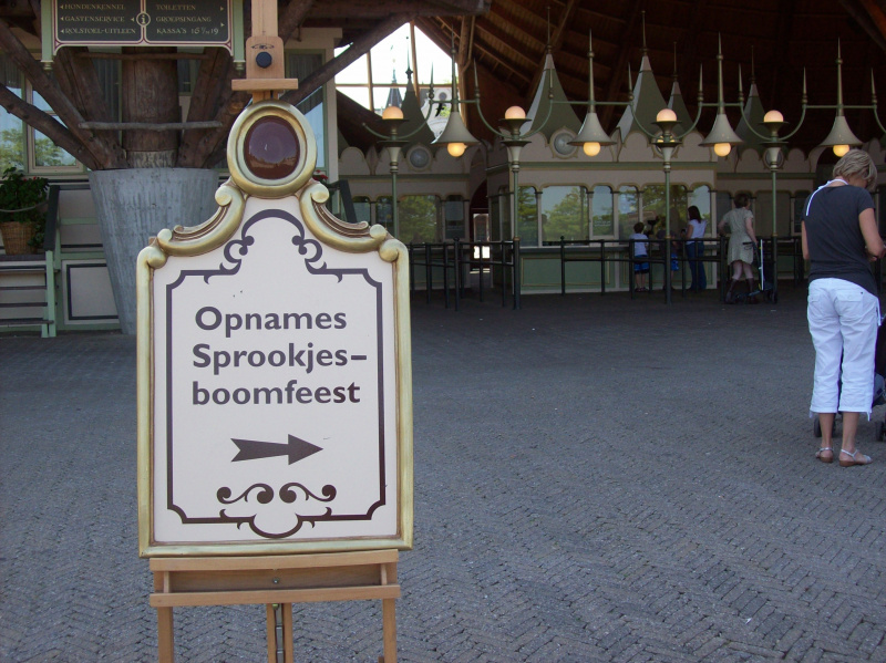 Bestand:Sprookjesboomfeestopnamebord2009.jpg