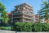Hoektorentje van <a href="/lemma/Raveleijn" title="Raveleijn">Raveleijn</a> vanaf de <a href="/lemma/Europalaan" title="Europalaan">Europalaan</a> in aanbouw, juli <a href="/lemma/2010" title="2010">2010</a>