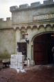 Verbouwing van de ingang van de <a href="/lemma/Dioramahal" class="mw-redirect" title="Dioramahal">Dioramahal</a>, met toevoeging kleedkamers in <span class="redlink">1997</span>