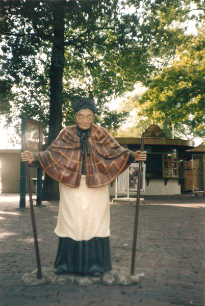 Bestand:Ingangwestbalonnenvrouwtje95.jpg