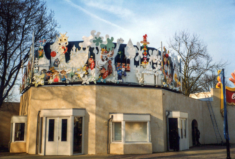 Bestand:Reizenrijkplein1998-02.jpg