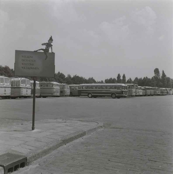 Bestand:Busparkeerplaats1969.jpg