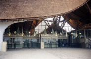 Het <a href="/lemma/Huis_van_de_Vijf_Zintuigen" title="Huis van de Vijf Zintuigen">Huis van de Vijf Zintuigen</a> vlak na ingebruikname, <span class="redlink">1996</span>