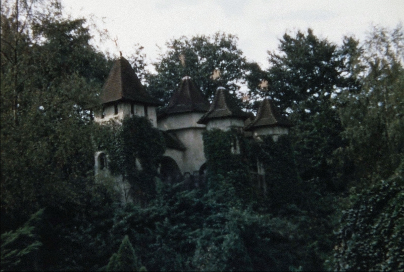 Bestand:Doornroosjekasteel-eind60.jpg