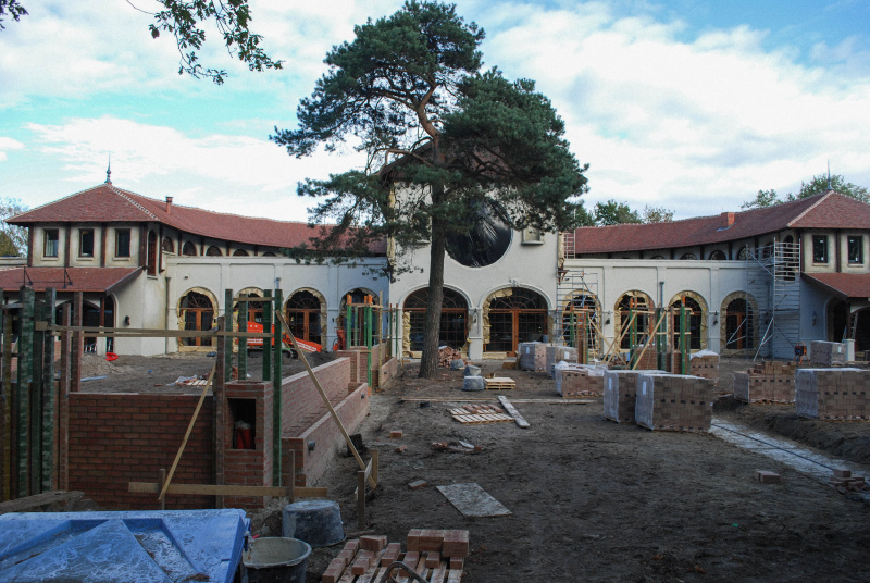 Bestand:Sdo-terrasbouw-frontaal-okt2009.jpg