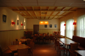 Café-Restaurant achterin. Aan de muur de top-3 van twee fotowedstrijden.