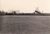 Helikopter van <a href="/lemma/Sabena" title="Sabena">Sabena</a> landt op de <a href="/lemma/Speelweide" title="Speelweide">Speelweide</a> in de <a href="/lemma/Efteling" title="Efteling">Efteling</a> tijdens een reguliere lijnvlucht in seizoen <span class="redlink">1962</span>.