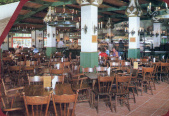 Interieur van <a href="/lemma/Het_Witte_Paard" title="Het Witte Paard">Het Witte Paard</a> midden jaren tachtig 