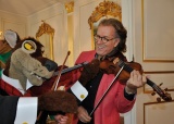 V.l.n.r. <a href="/lemma/Wolf_(Sprookjesboom)" title="Wolf (Sprookjesboom)">Wolf (Sprookjesboom)</a> en <a href="/lemma/Andr%C3%A9_Rieu" class="mw-redirect" title="André Rieu">André Rieu</a>.