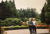 Bezoekers maken een kiekje m.b.v. de fotospiegel - Eigen Foto