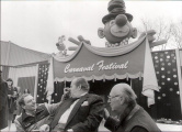 Hilbert van der Duim, Joop Geesink en Herman ten Bruggencate bij de informele opening van Carnaval Festival, 14 april 1984.
