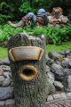 Boomstronk waarin men dient te schreeuwen om de reus wakker te maken en <a href="/lemma/Klein_Duimpje" title="Klein Duimpje">Klein Duimpje</a> te zien wegduiken, mei <span class="redlink">2009</span>