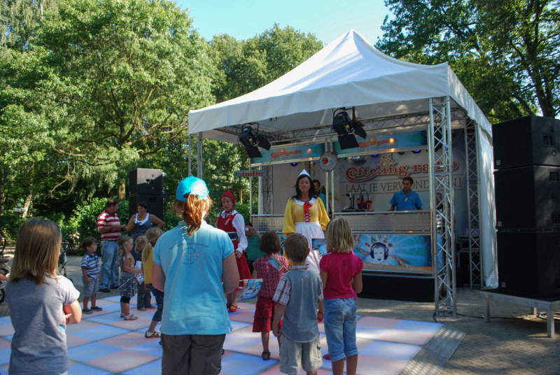 Bestand:Eftelingradio-zomeravond-entertainment-juli2010.jpg