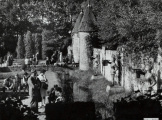 De <a href="/lemma/Prinsenpoort" title="Prinsenpoort">Prinsenpoort</a> aan het <a href="/lemma/Herautenplein" title="Herautenplein">Herautenplein</a>, rond 1959.
