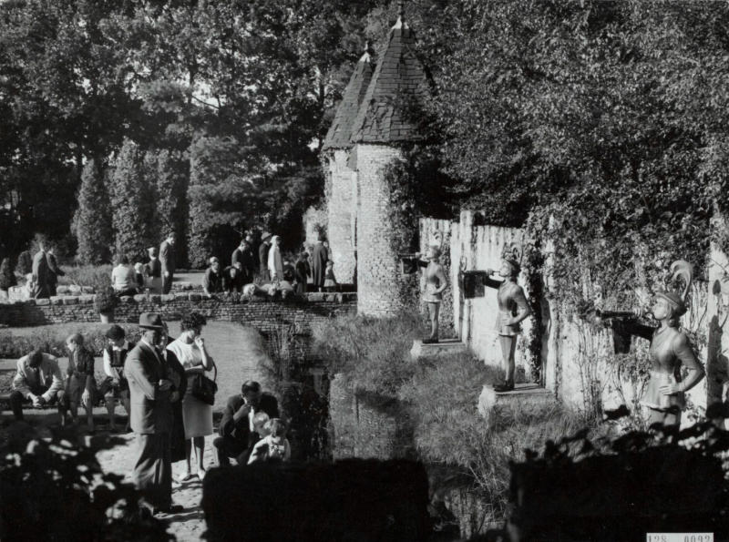 Bestand:HerautenpleinVroeger.jpg