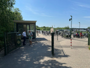 <a href="/lemma/Fietsenstalling" title="Fietsenstalling">Fietsenstalling</a> op P2, juni 2026