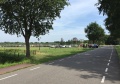 Overloopvelden in hoek Dodenauweg / Eftelingsestraat in gebruik in augustus 2015. Bezoekers wachten op busvervoer naar de ingang - Eigen foto