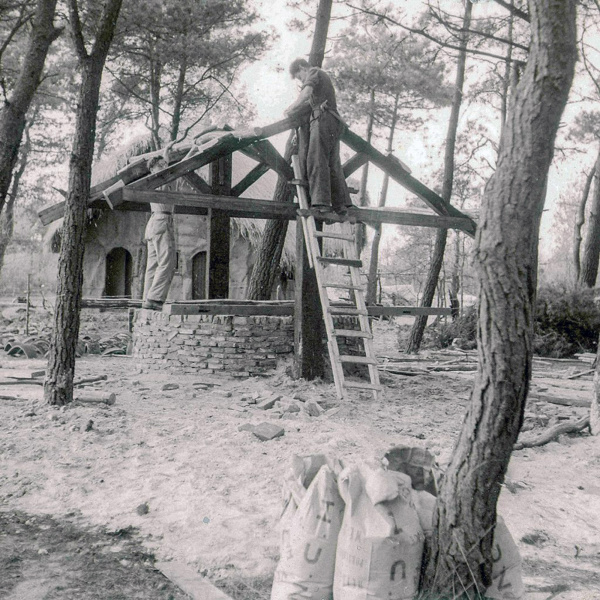 Bestand:Putvrouwhollebouw-zwda.jpg