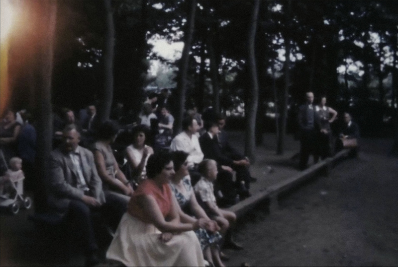 Bestand:Speeltuin-bankjes-1960.jpg