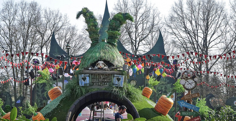 Bestand:Wonderland-konijnenhol.jpg
