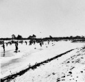Schaatsen op de kanovijver tijdens de <a href="/lemma/Wintersluiting" title="Wintersluiting">Wintersluiting</a>, plm jaren zestig