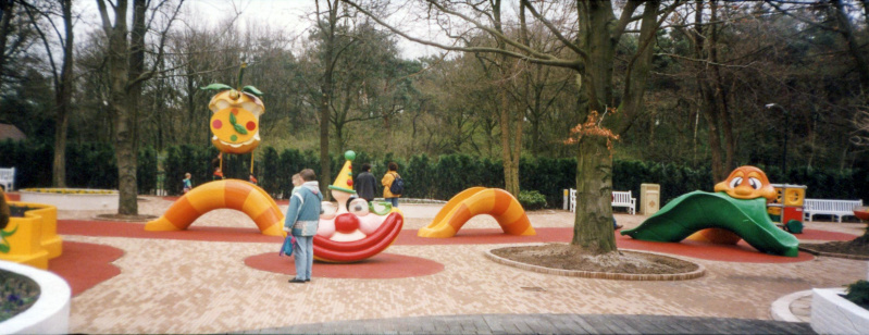 Bestand:Kleuterhof-openingsjaar-010.jpg